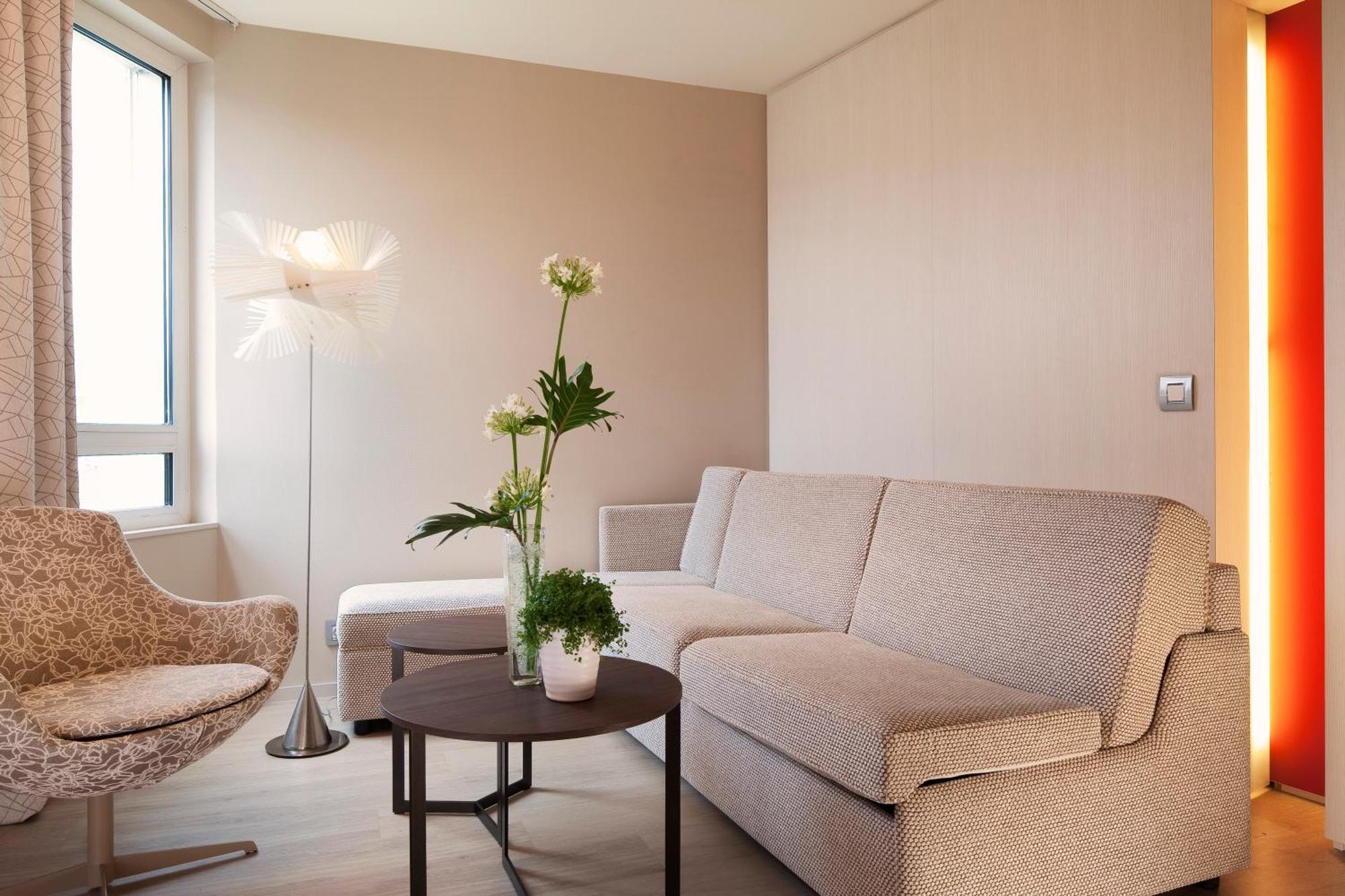 Family Room,1208565631:JPEG